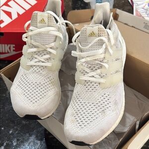 White Adidas Ultra Boosts 1.0